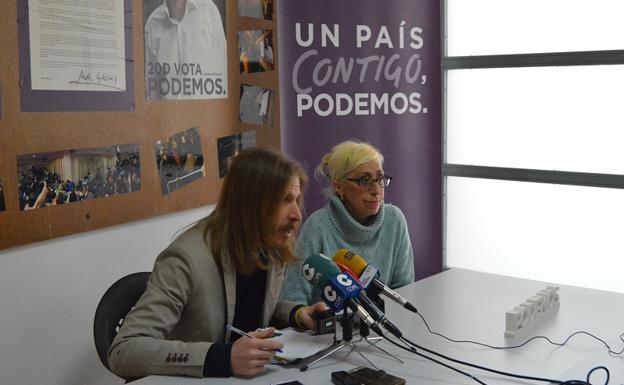 El secretario general de Podemos Castilla y León, Pablo Fernández, y la procuradora por la provincia de Zamora, María Josefa Rodríguez Tobal. /El Norte